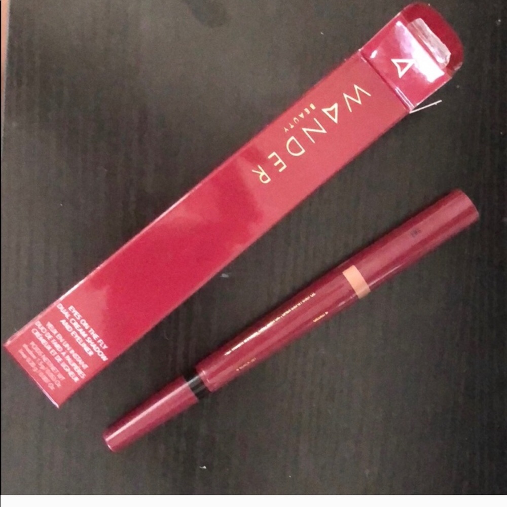 Wander eyes on fly eye shadow and eye liner 2 in 1